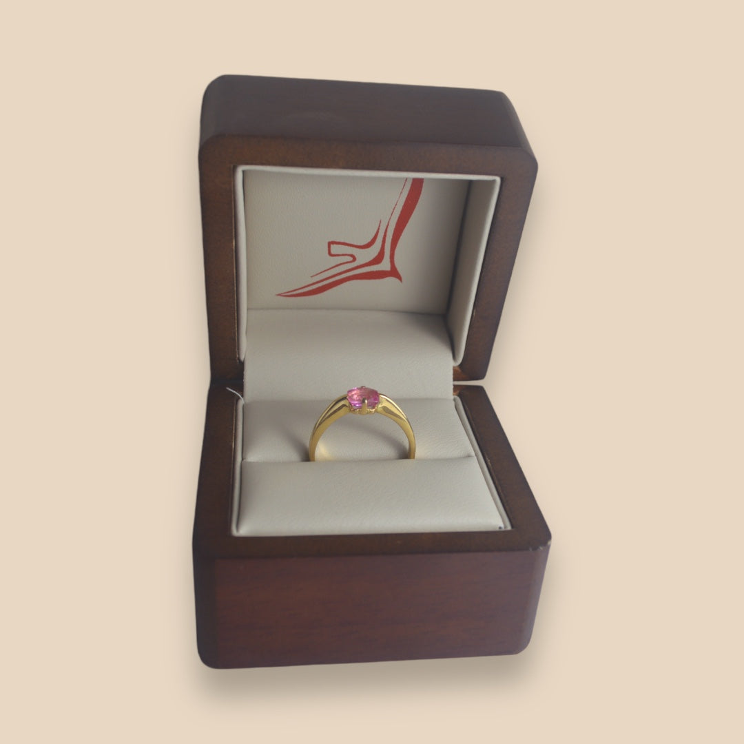 Anillo de zafiro rosa de Sri Lanka en oro de 18 kilates